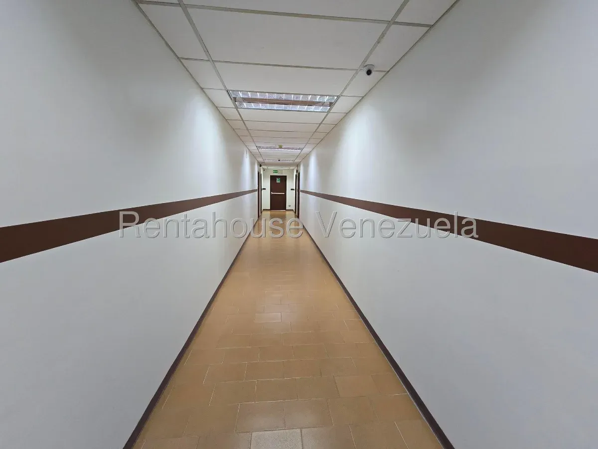 Excelente Oficina En Venta Los Dos Caminos - 13