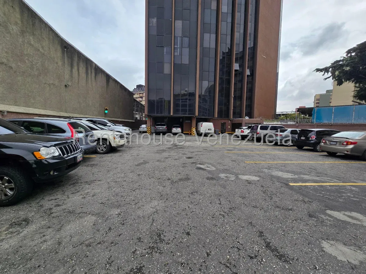 Excelente Oficina En Venta Los Dos Caminos - 14