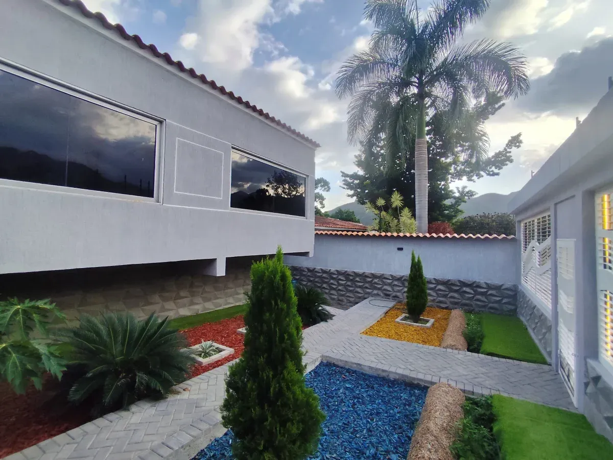 En alquiler o venta hermosa Quinta ubicada la mejor zona de Maracay El Castaño - 3