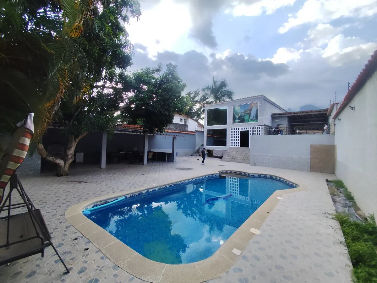 En alquiler o venta hermosa Quinta ubicada la mejor zona de Maracay El Castaño - 6