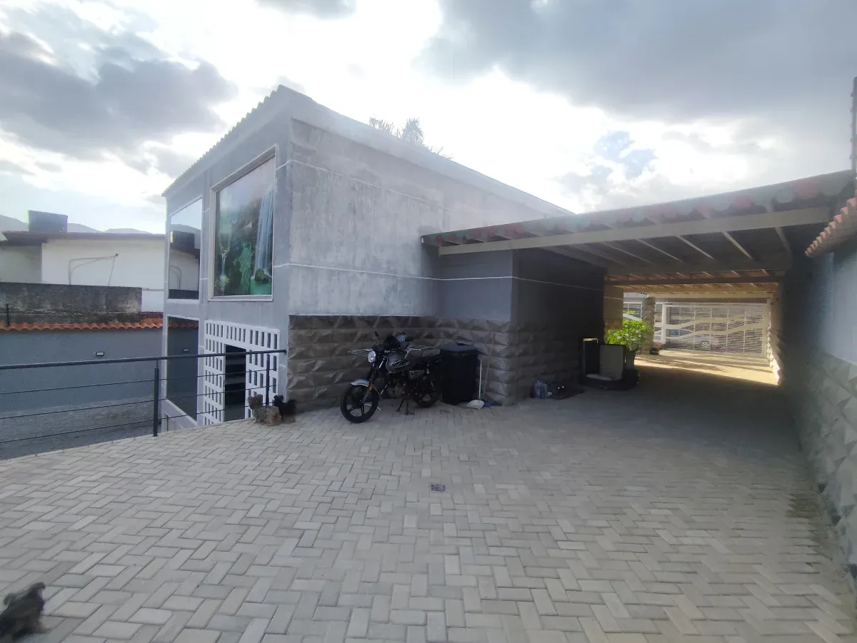 En alquiler o venta hermosa Quinta ubicada la mejor zona de Maracay El Castaño - 17