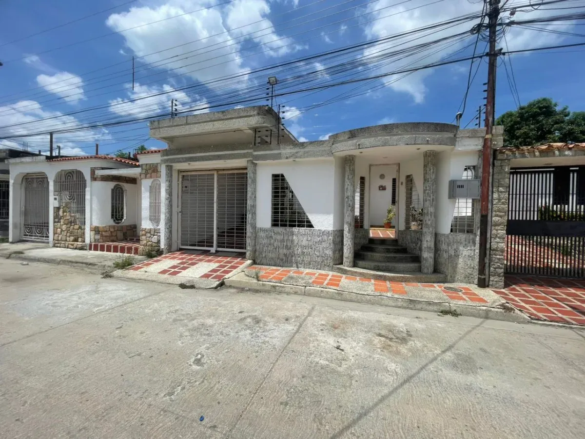 Casa en santa Rita Maracay  - 2