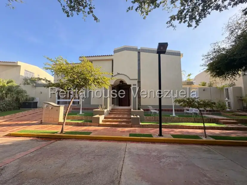 TOWNHOUSE EN VENTA 