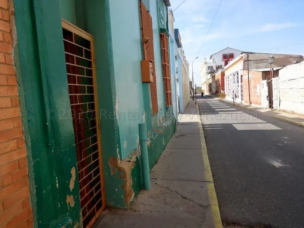 MLS #25-11091 LOCAL EN VENTA  - 2