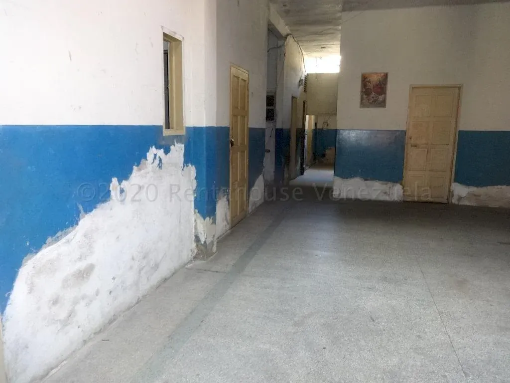 MLS #25-11091 LOCAL EN VENTA  - 7
