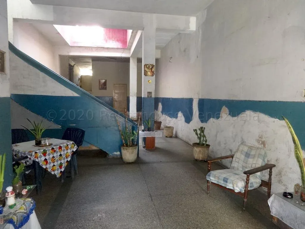 MLS #25-11091 LOCAL EN VENTA  - 9