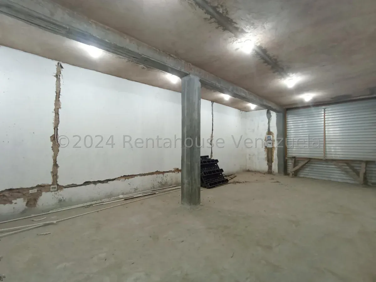 MLS #26-7656 EN VENTA EDIFICIO COMERCIAL CON 3 LOCALES  - 3