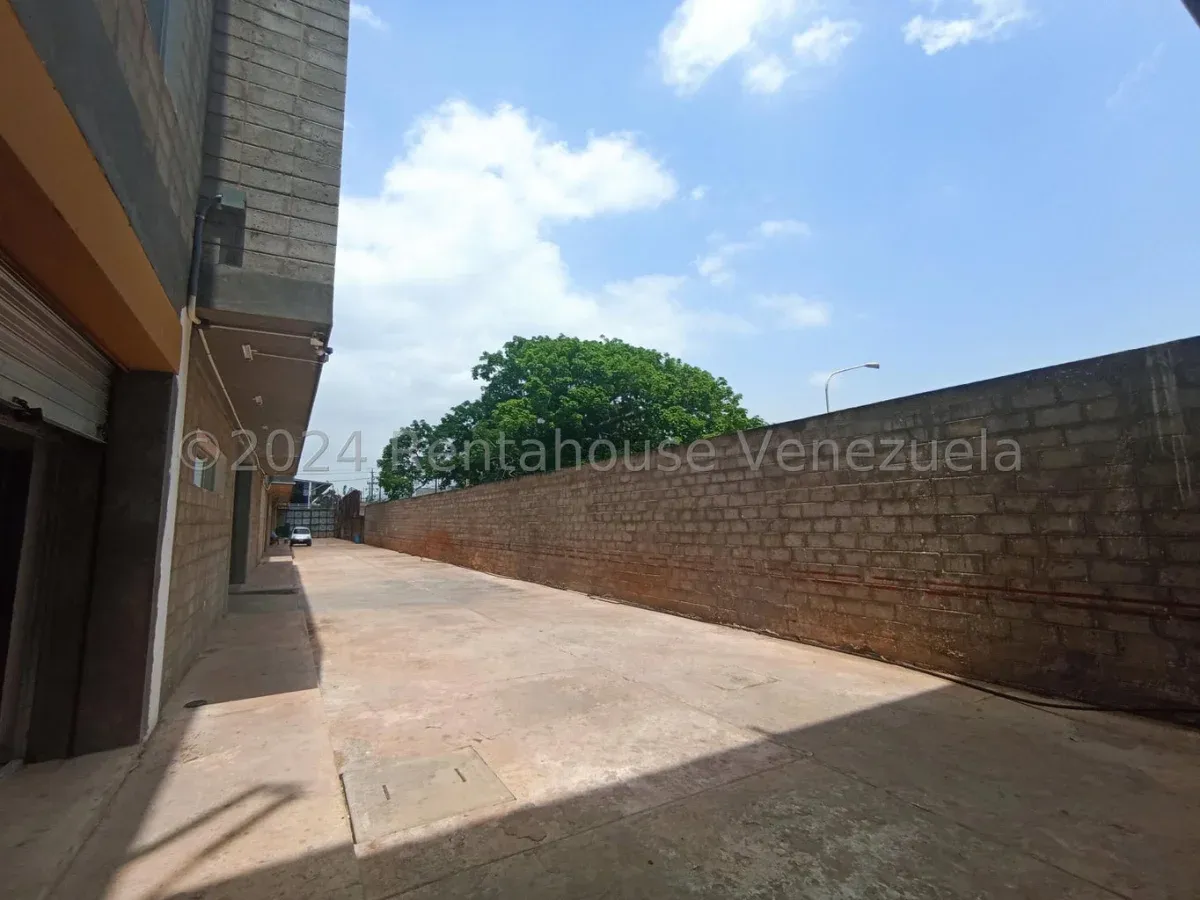 MLS #26-7656 EN VENTA EDIFICIO COMERCIAL CON 3 LOCALES  - 6