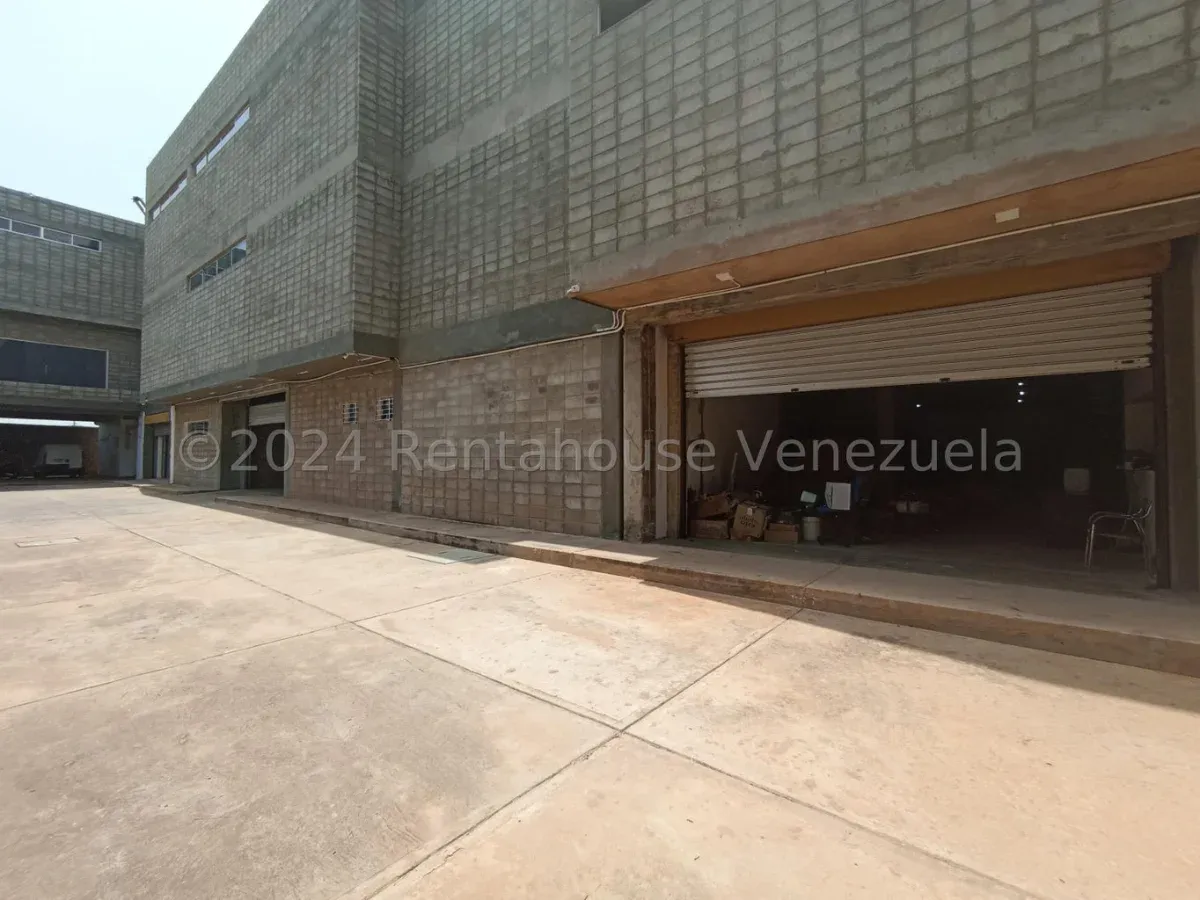 MLS #26-7656 EN VENTA EDIFICIO COMERCIAL CON 3 LOCALES  - 7