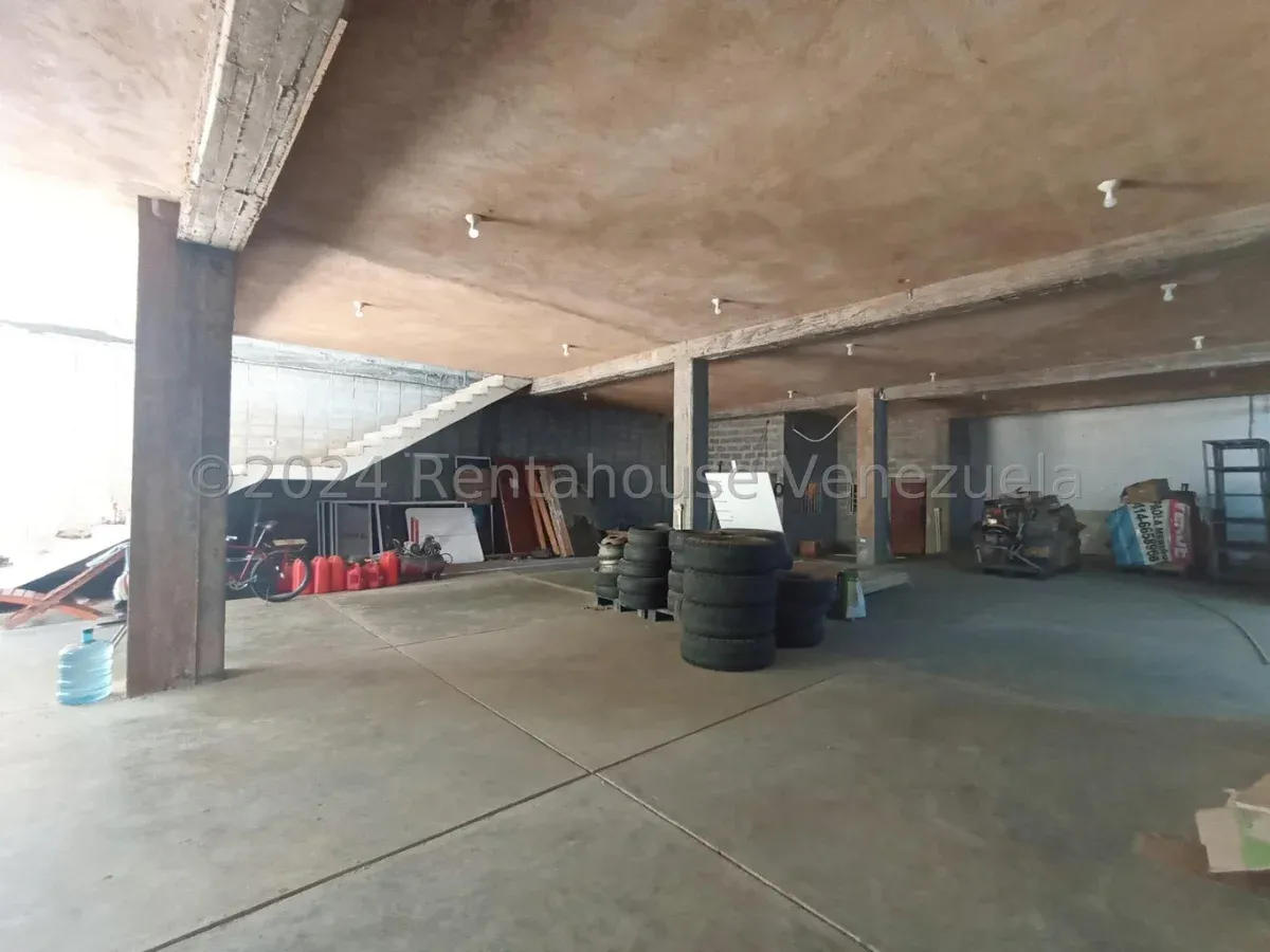 MLS #26-7656 EN VENTA EDIFICIO COMERCIAL CON 3 LOCALES  - 11