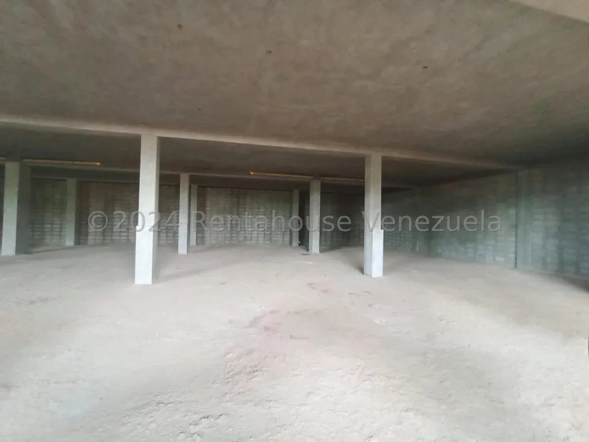 MLS #26-7656 EN VENTA EDIFICIO COMERCIAL CON 3 LOCALES  - 13