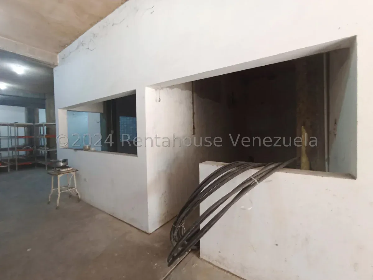MLS #26-7656 EN VENTA EDIFICIO COMERCIAL CON 3 LOCALES  - 17