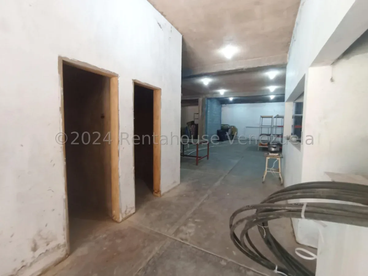 MLS #26-7656 EN VENTA EDIFICIO COMERCIAL CON 3 LOCALES  - 18