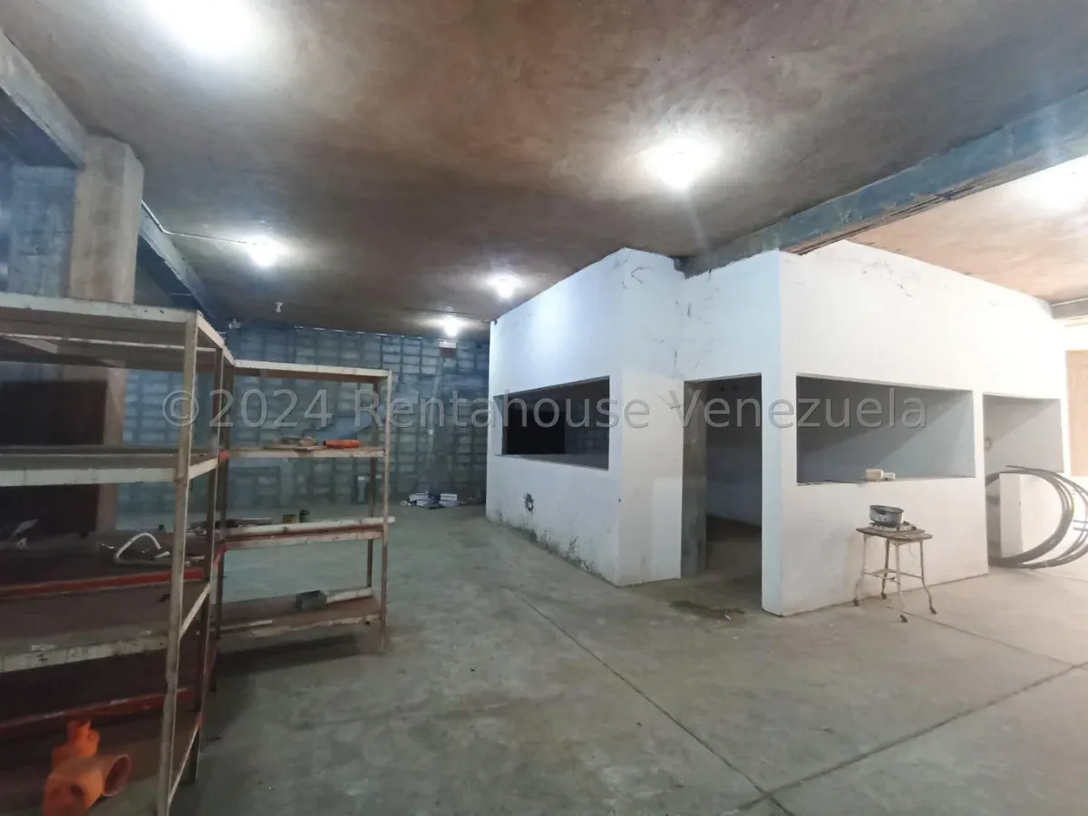 MLS #26-7656 EN VENTA EDIFICIO COMERCIAL CON 3 LOCALES  - 19
