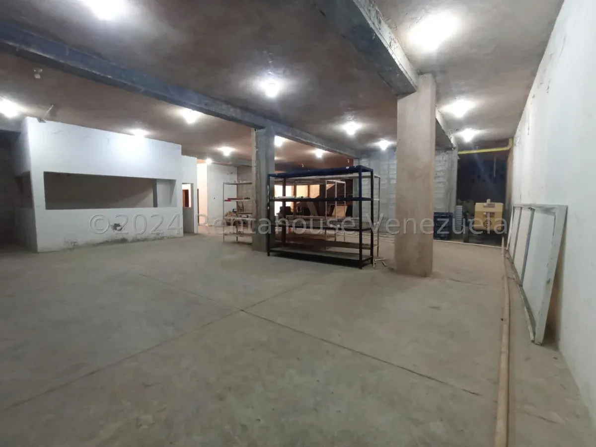 MLS #26-7656 EN VENTA EDIFICIO COMERCIAL CON 3 LOCALES  - 20