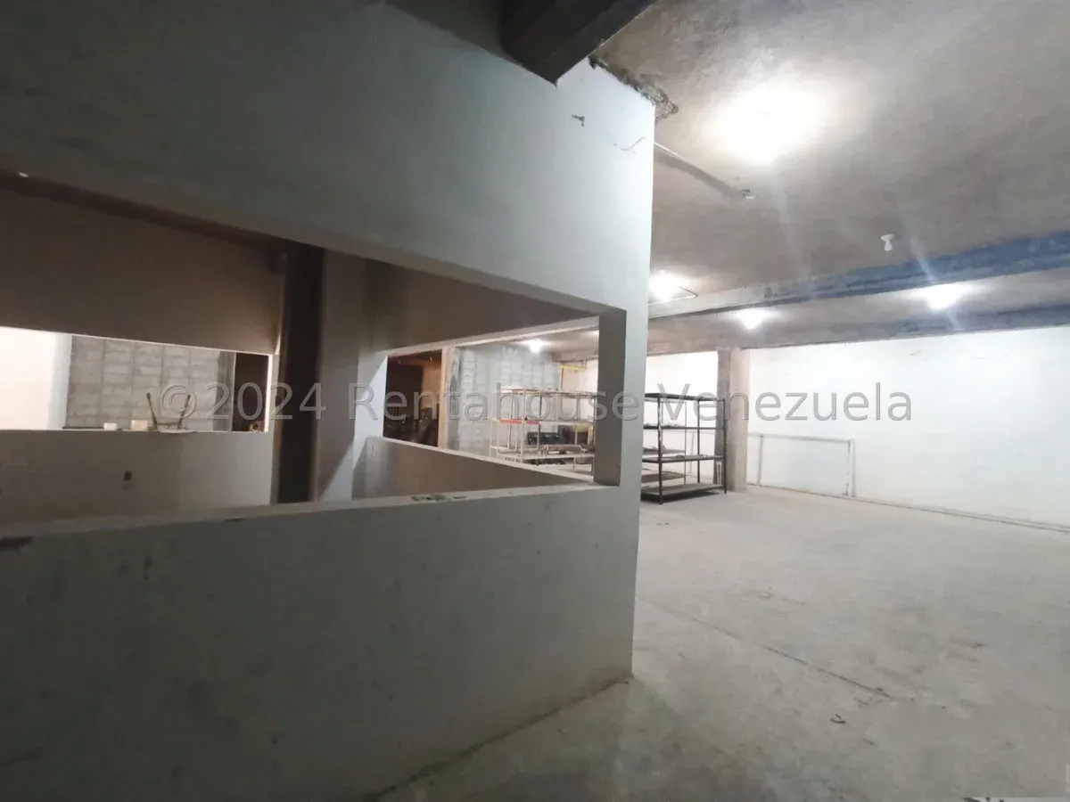 MLS #26-7656 EN VENTA EDIFICIO COMERCIAL CON 3 LOCALES  - 22