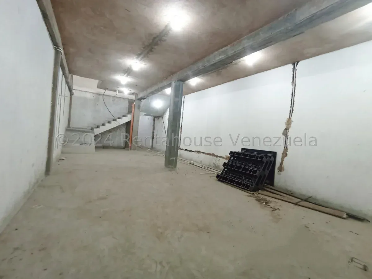 MLS #26-7656 EN VENTA EDIFICIO COMERCIAL CON 3 LOCALES  - 24