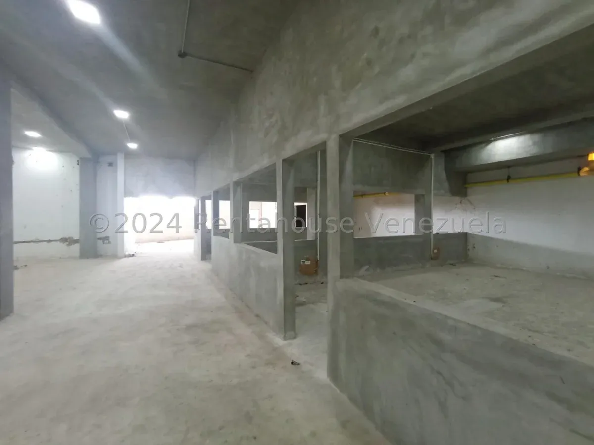 MLS #26-7656 EN VENTA EDIFICIO COMERCIAL CON 3 LOCALES  - 27