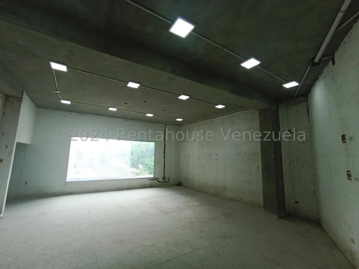 MLS #26-7656 EN VENTA EDIFICIO COMERCIAL CON 3 LOCALES  - 28