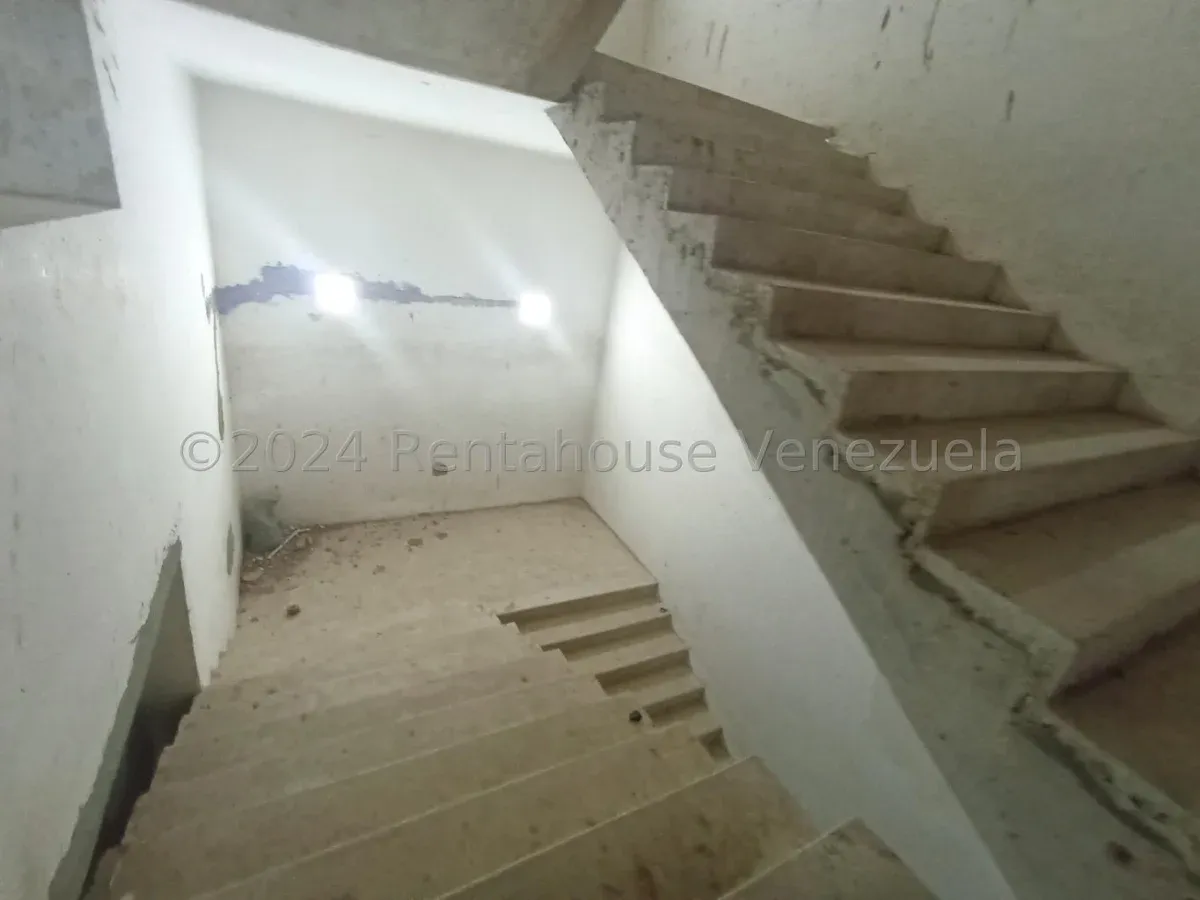 MLS #26-7656 EN VENTA EDIFICIO COMERCIAL CON 3 LOCALES  - 29