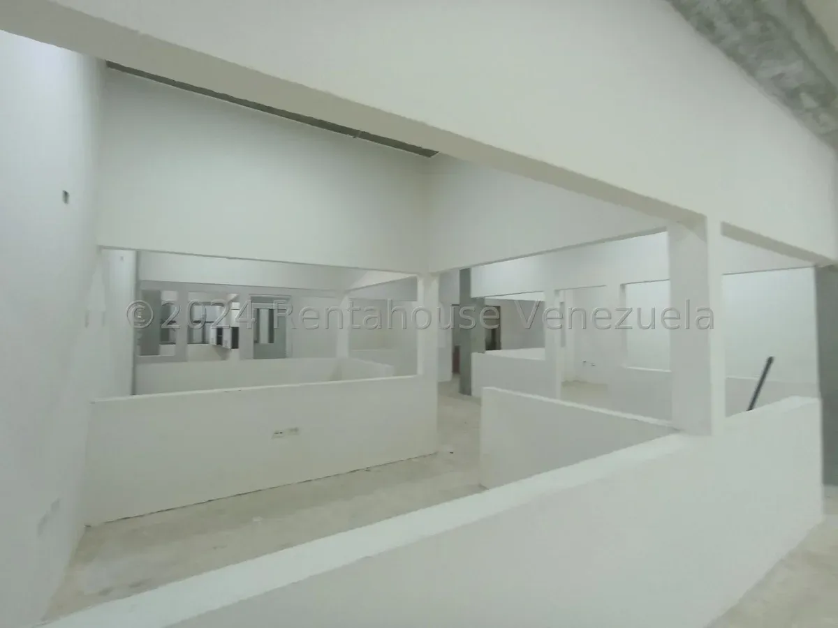 MLS #26-7656 EN VENTA EDIFICIO COMERCIAL CON 3 LOCALES  - 30