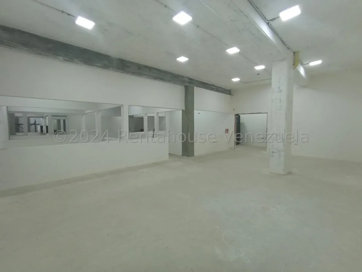 MLS #26-7656 EN VENTA EDIFICIO COMERCIAL CON 3 LOCALES  - 31