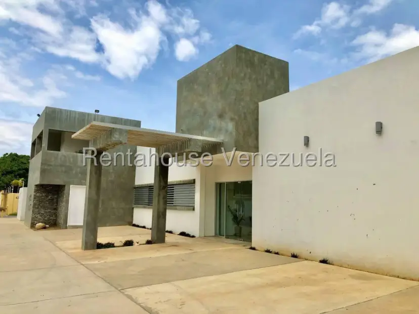MLS #26-17853 EN VENTA CASA COMERCIAL 