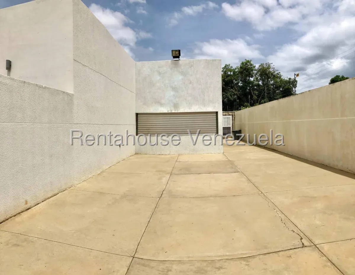 MLS #26-17853 EN VENTA CASA COMERCIAL  - 2