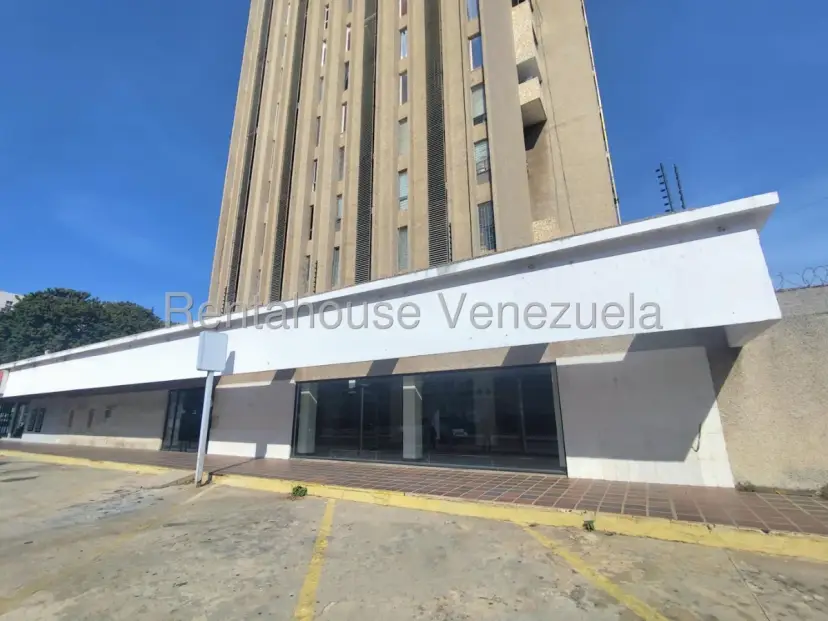 MLS #25-21021 EN VENTA LOCAL COMERCIAL 