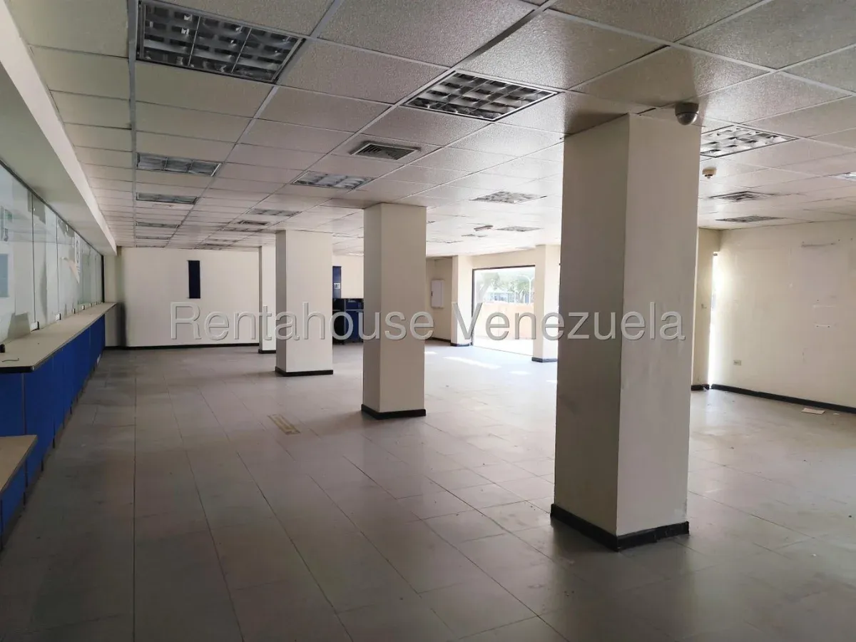 MLS #25-21021 EN VENTA LOCAL COMERCIAL  - 4
