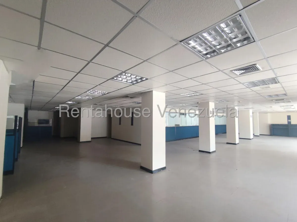 MLS #25-21021 EN VENTA LOCAL COMERCIAL  - 6