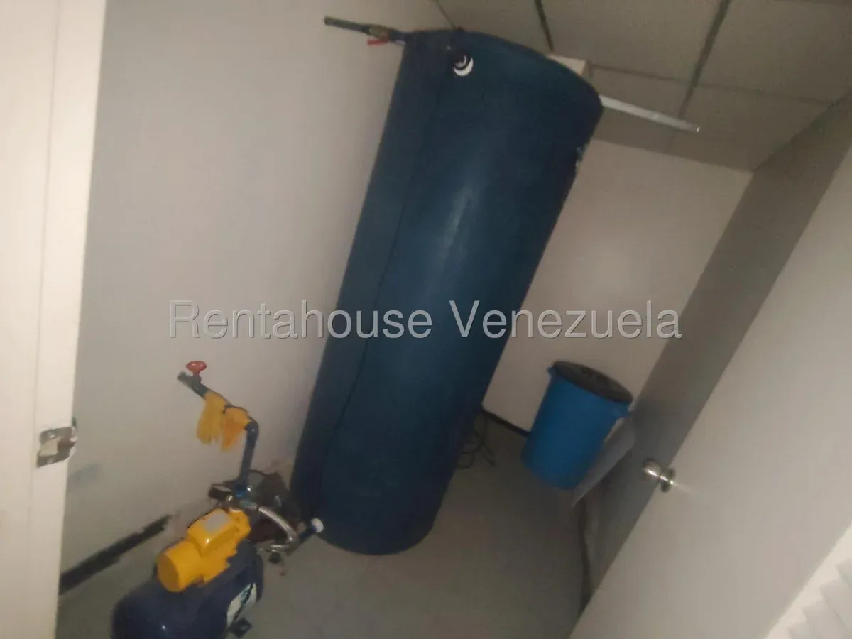 MLS #25-21021 EN VENTA LOCAL COMERCIAL  - 12