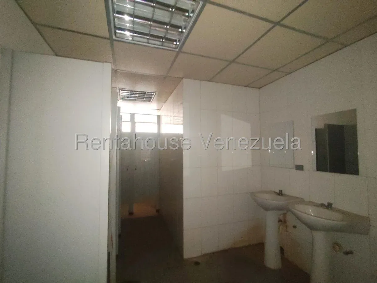 MLS #25-21021 EN VENTA LOCAL COMERCIAL  - 13