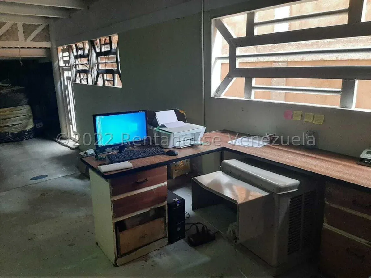 MLS #25-9839 EN VENTA LOCAL COMERCIAL  - 2