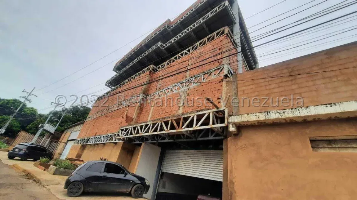 MLS #25-9839 EN VENTA LOCAL COMERCIAL  - 11
