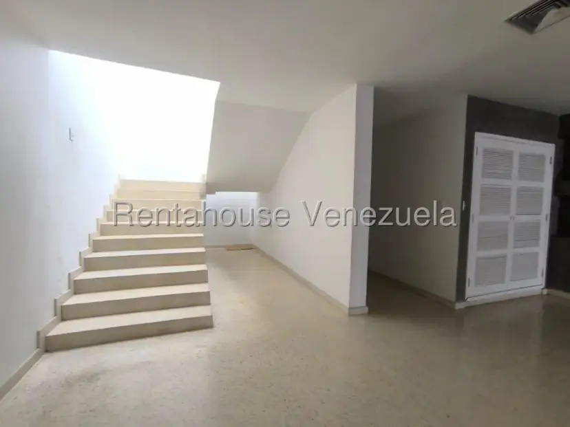 MLS #26-15738 LOCAL EN VENTA 