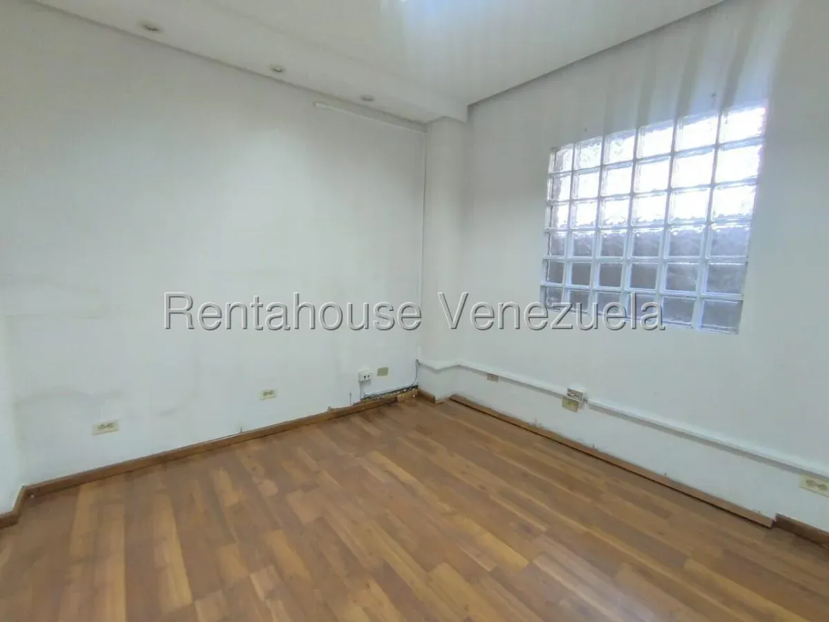 MLS #26-15738 LOCAL EN VENTA  - 3