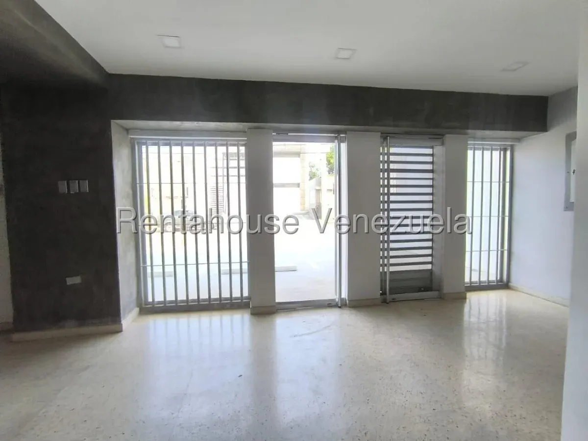 MLS #26-15738 LOCAL EN VENTA  - 11