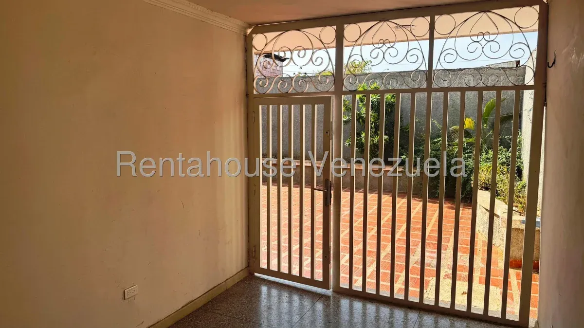 MLS #26-17182 CASA EN VENTA  - 3