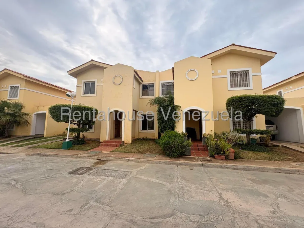 MLS #26-20584 TOWNHOUSE EN VENTA