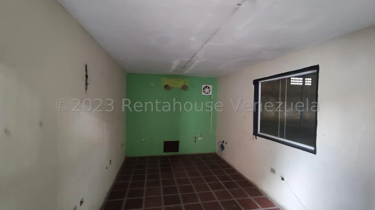 MLS #24-9511LOCAL EN VENTA  - 9