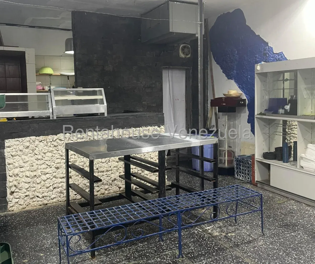 MLS #26-21542 LOCAL EN VENTA