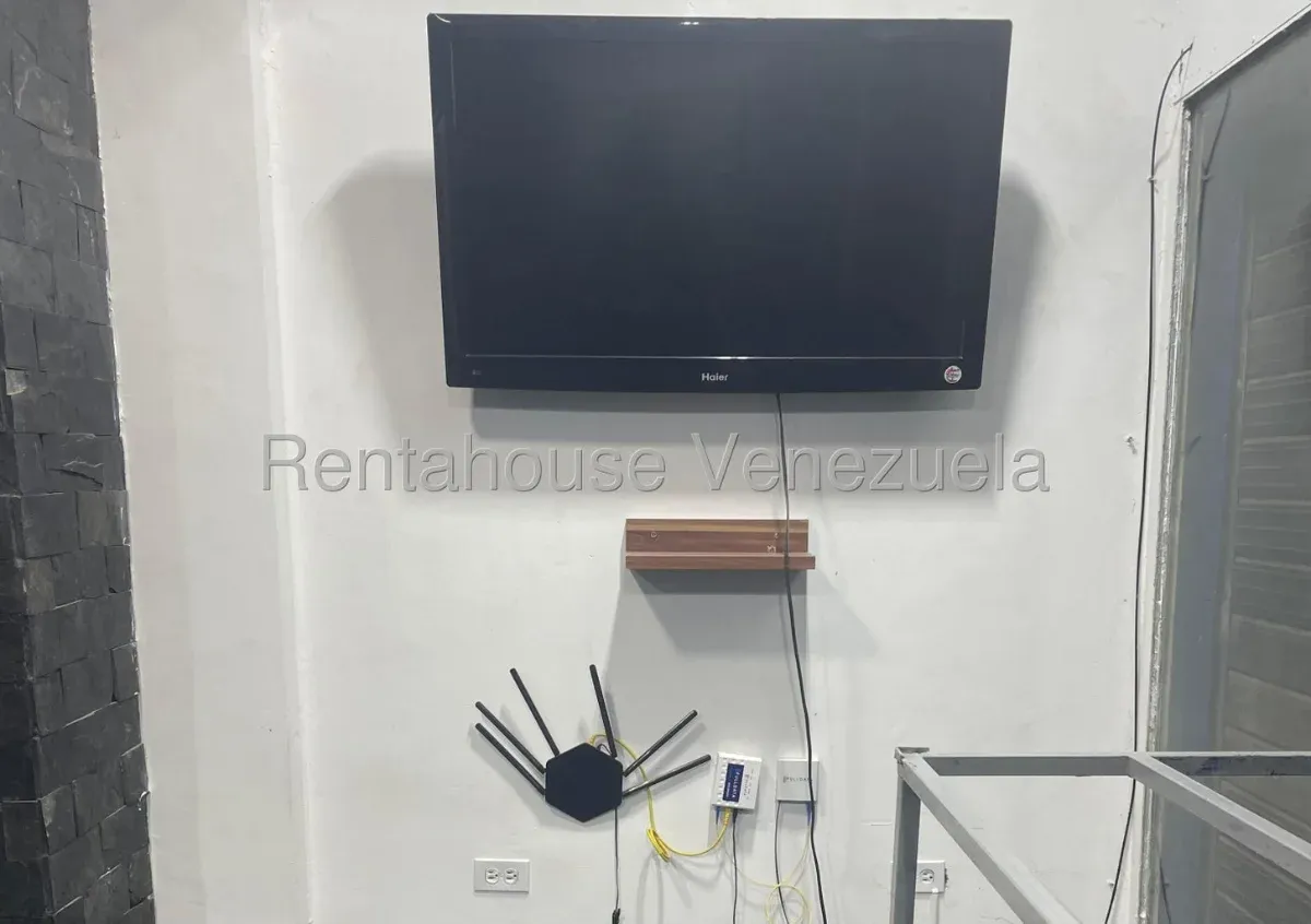 MLS #26-21542 LOCAL EN VENTA - 2