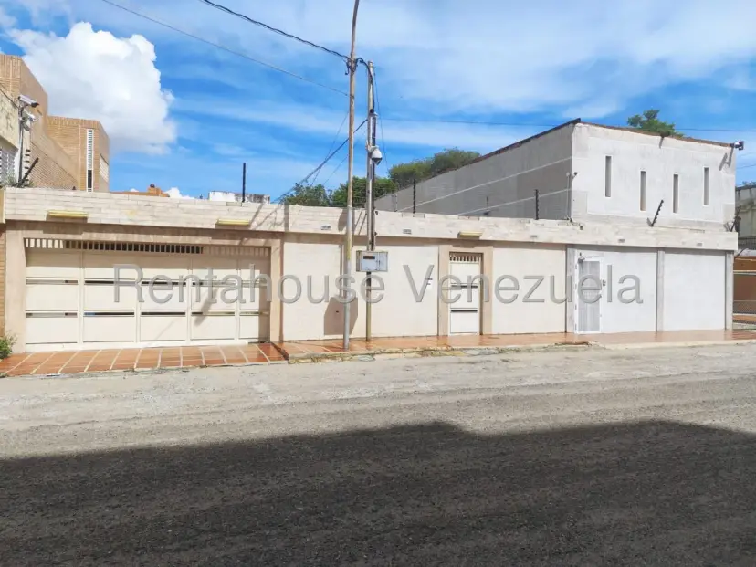 MLS #25-10587 EN VENTA, CON GRAN POTENCIAL 