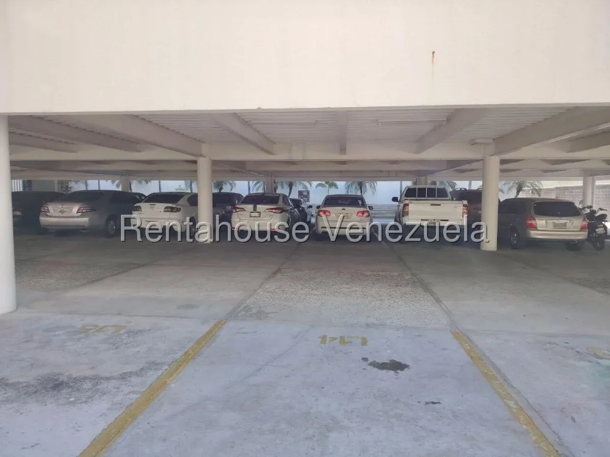 MLS #25-18388. LOCAL EN VENTA  - 5