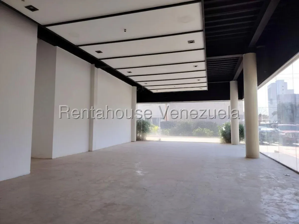 MLS #25-18388. LOCAL EN VENTA  - 15