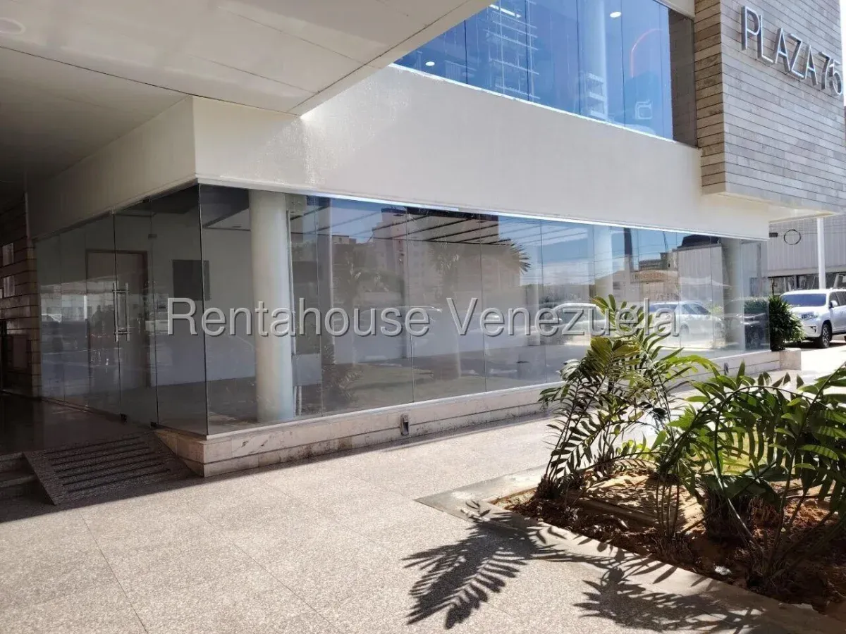 MLS #25-18388. LOCAL EN VENTA  - 17