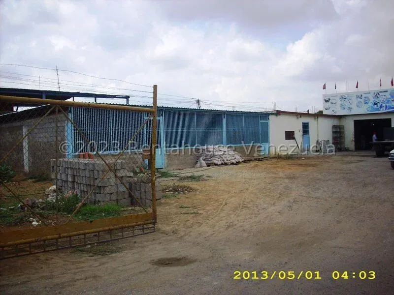 TERRENO CON GALPONES EN VENTA EN CIUDADELA FARÍA - 2