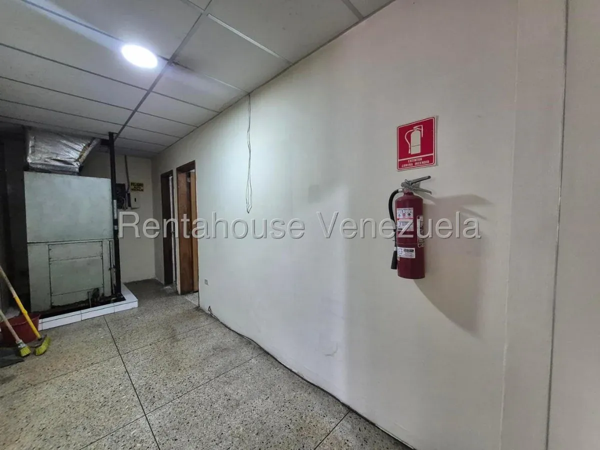 LOCAL COMERCIAL EN ALQUILER EN AVENIDA FALCON  - 10