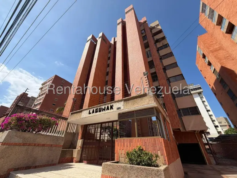 APARTAMENTO EN ALQUILER EN LA LAGO 
